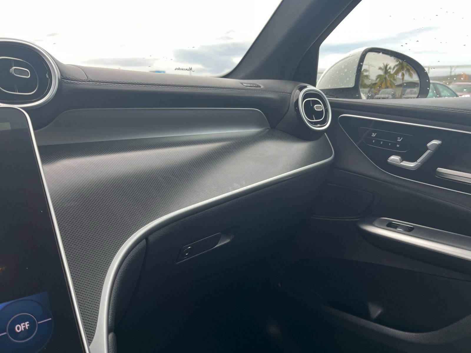 Used 2024 Mercedes-Benz GLC 300 image 36