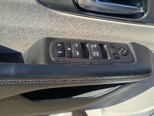 Used 2023 Chrysler Pacifica Touring-L FWD image 21