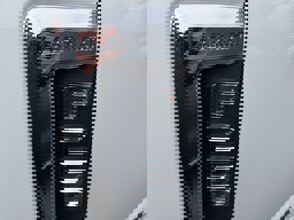 Used 2021 Ford F250 Lariat image 2