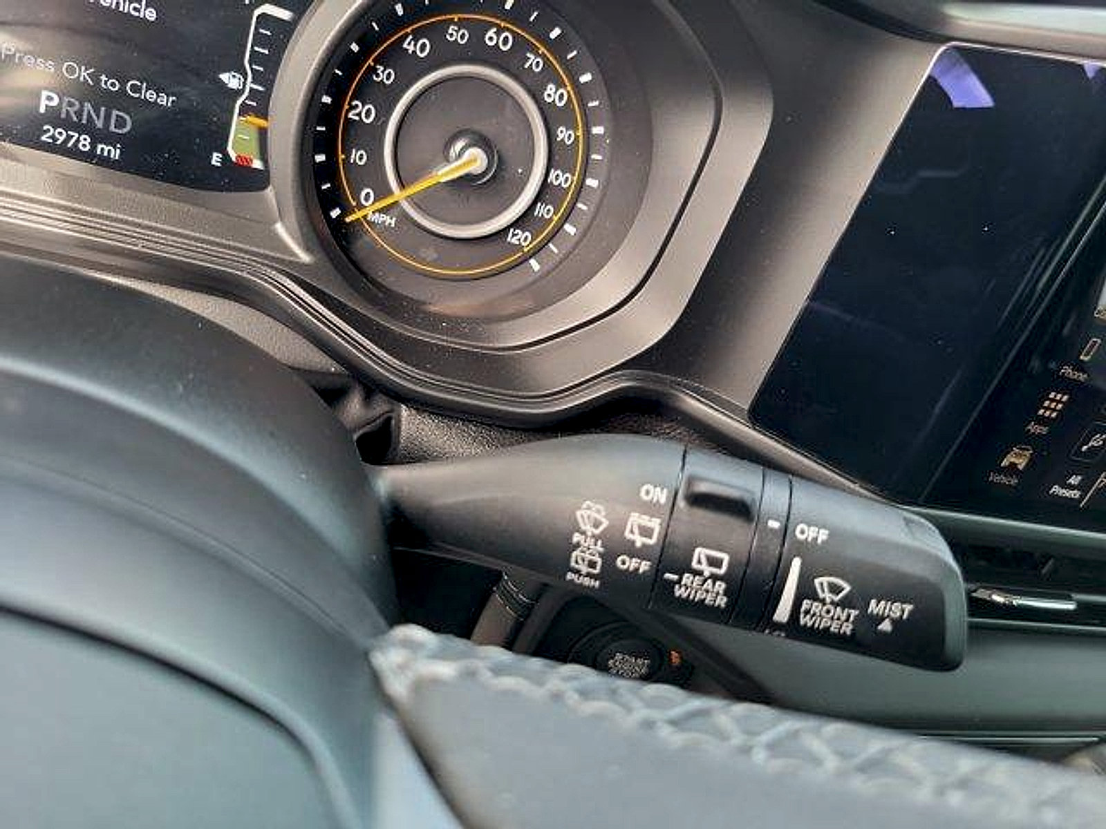 Used 2025 Jeep Wrangler Unlimited Rubicon w/ Convenience Group AWD/4WD image 29