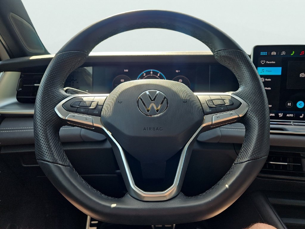 Certified 2026 Volkswagen Tiguan SE R-Line AWD/4WD image 30
