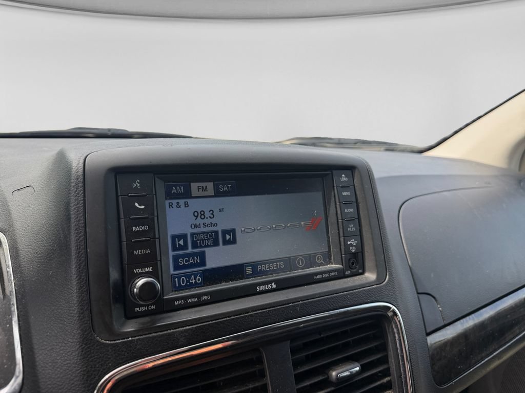 Used 2011 Dodge Grand Caravan Crew w/ Entertainment Group 1 FWD image 26