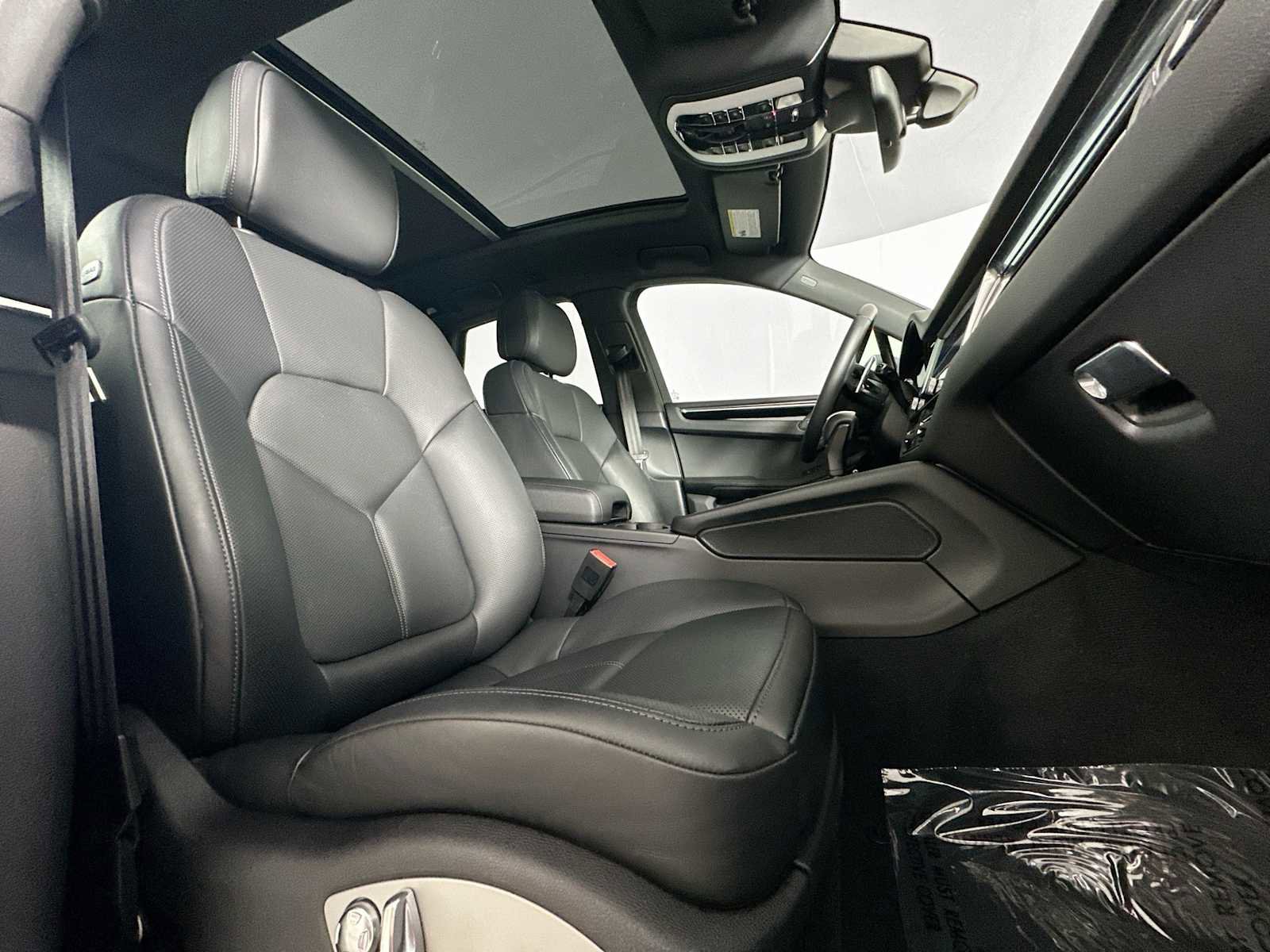 Certified 2025 Porsche Macan image 26