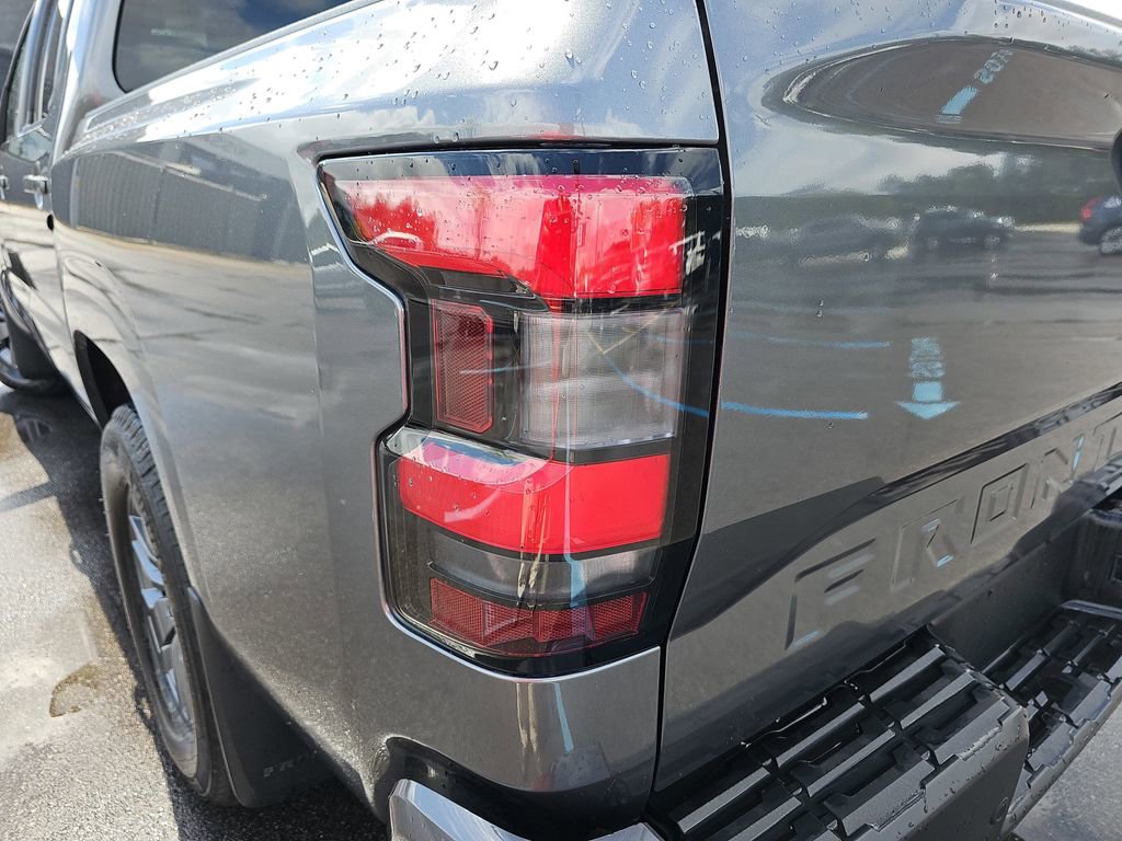 Used 2025 Nissan Frontier SV image 35