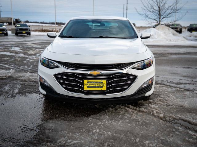 Used 2025 Chevrolet Malibu LT image 2