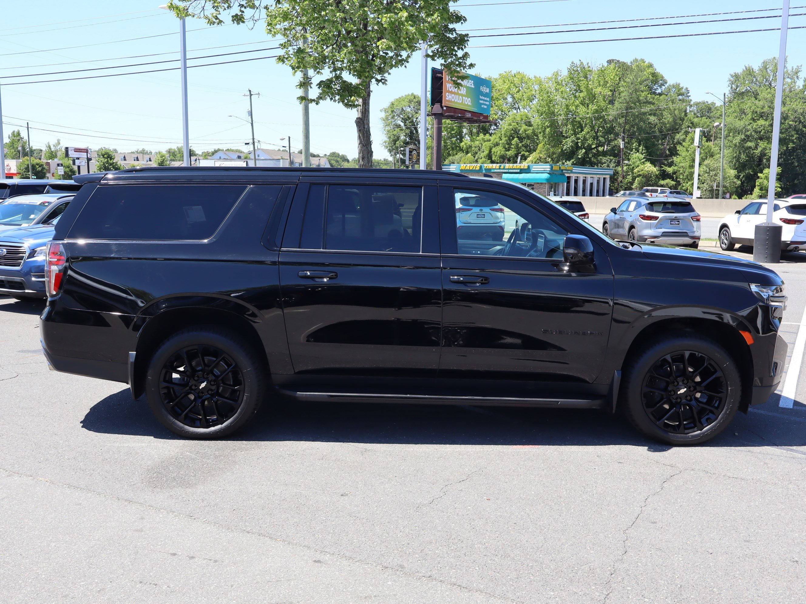 Used 2022 Chevrolet Suburban RST w/ Sport Performance Package AWD/4WD image 11