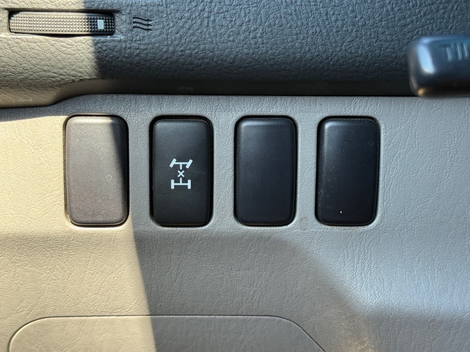 Used 2003 Toyota 4Runner SR5 AWD/4WD image 16