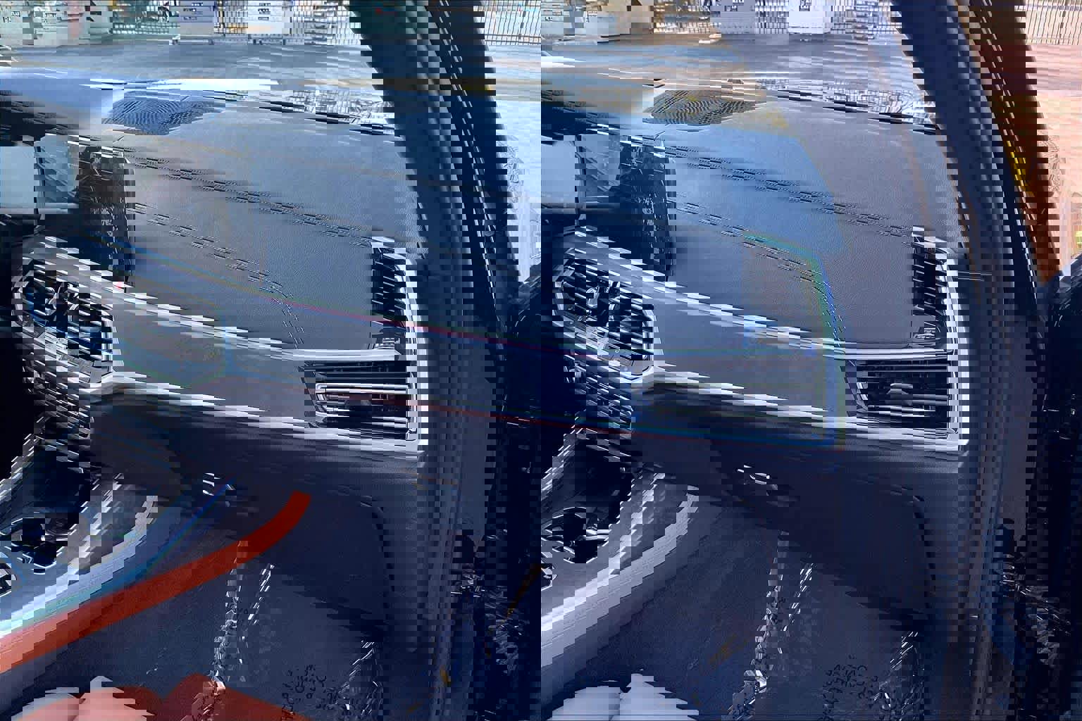 Used 2022 BMW X7 xDrive40i w/ M Sport Package image 19