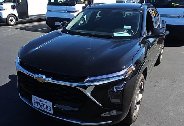 Used 2025 Chevrolet Trax LT w/ Driver Confidence Package FWD image 3