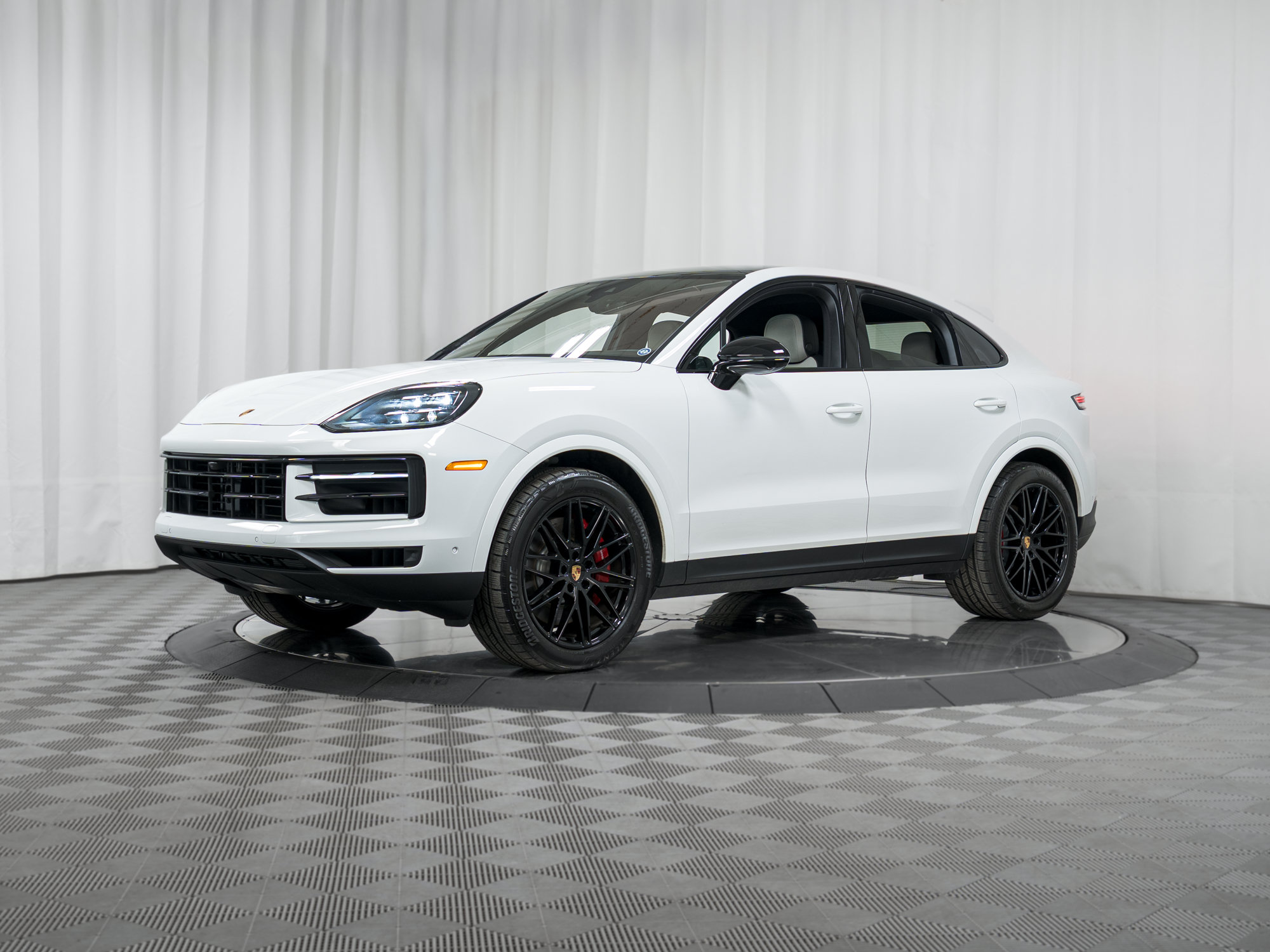 Used 2025 Porsche Cayenne S AWD/4WD image 28