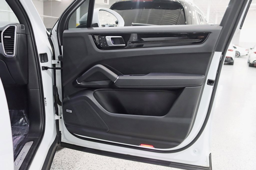 Used 2022 Porsche Cayenne Platinum Edition image 36