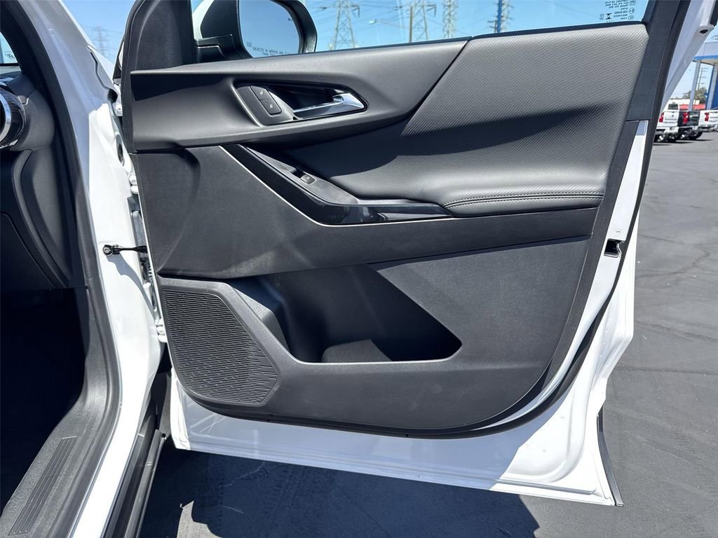 New 2026 Chevrolet Equinox LT w/ Safety and Technology Package FWD image 31