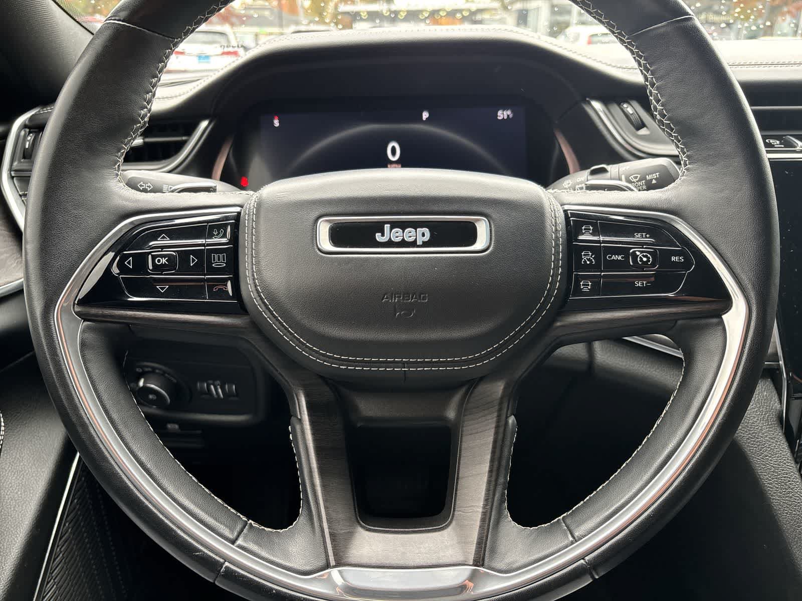 Certified 2022 Jeep Grand Cherokee Overland AWD/4WD image 9