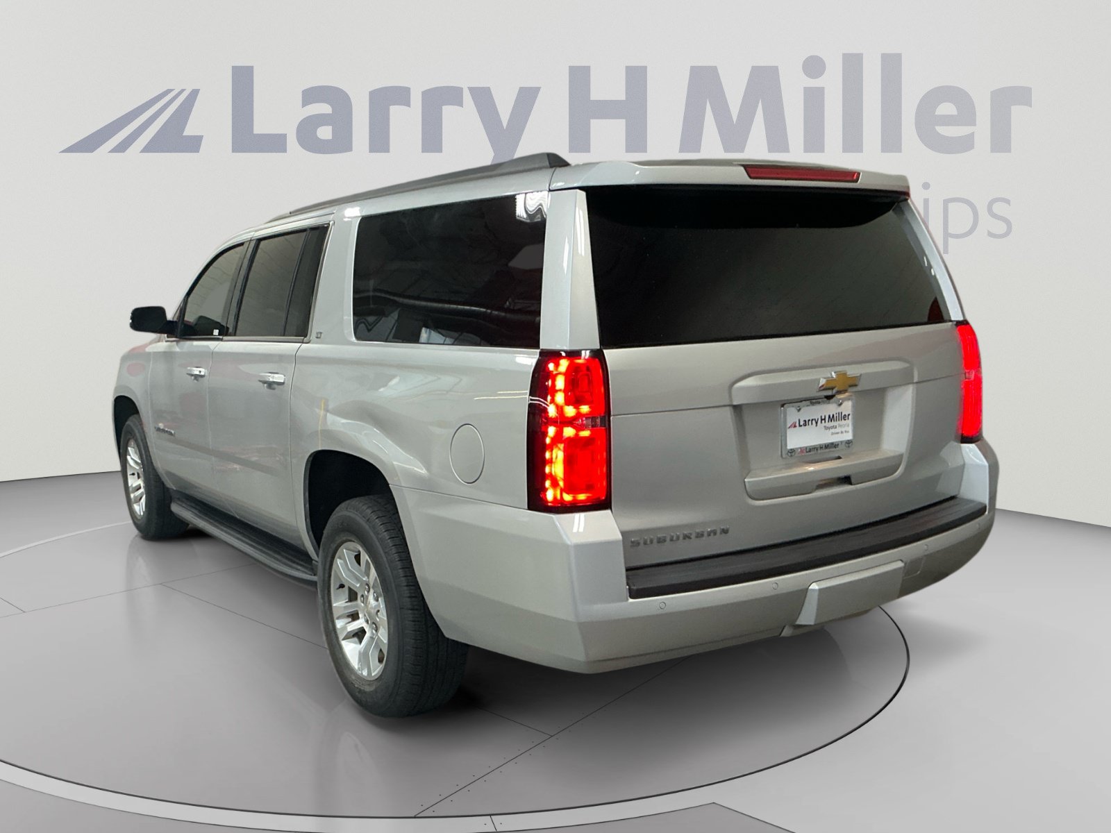 Used 2020 Chevrolet Suburban LT AWD/4WD image 3