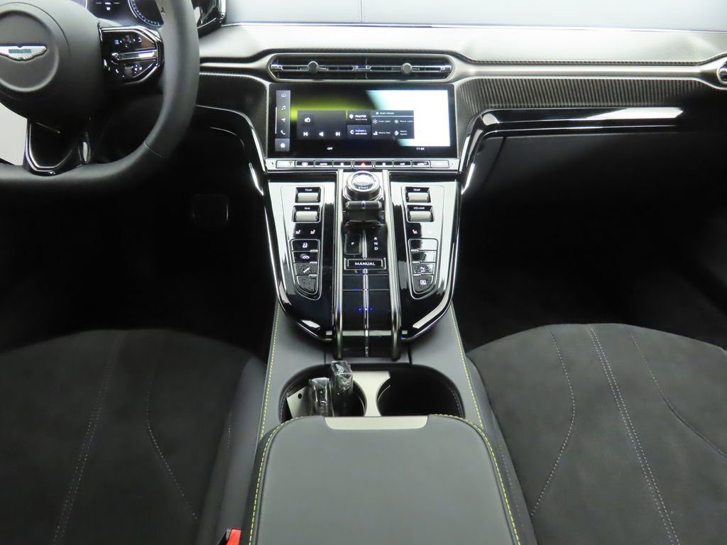 Used 2025 Aston Martin V8 Vantage Coupe image 13