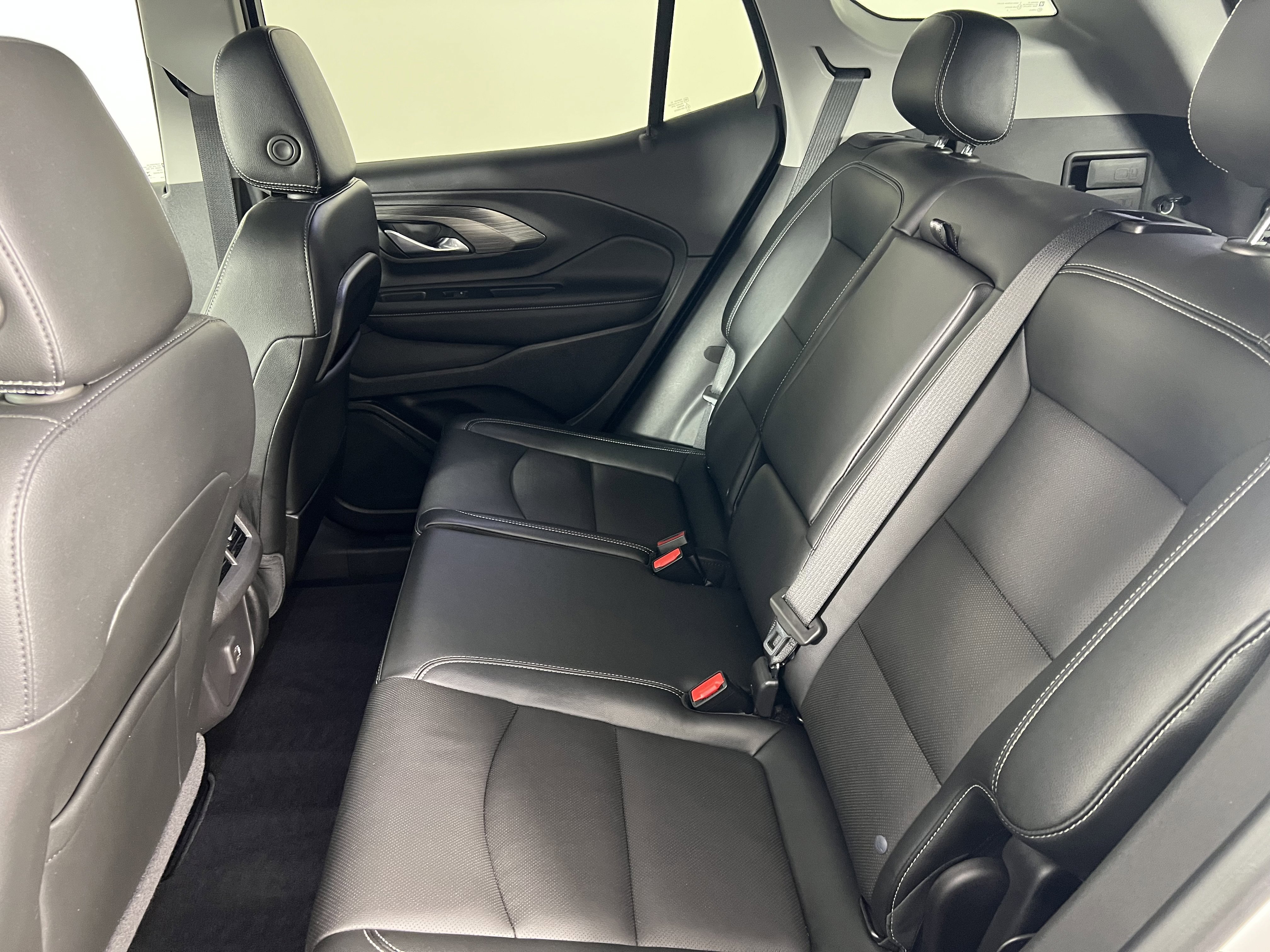 Used 2023 GMC Terrain SLT AWD/4WD image 19
