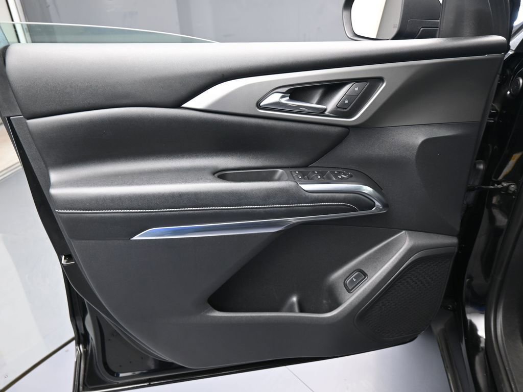 Used 2024 Chevrolet Traverse LS image 12