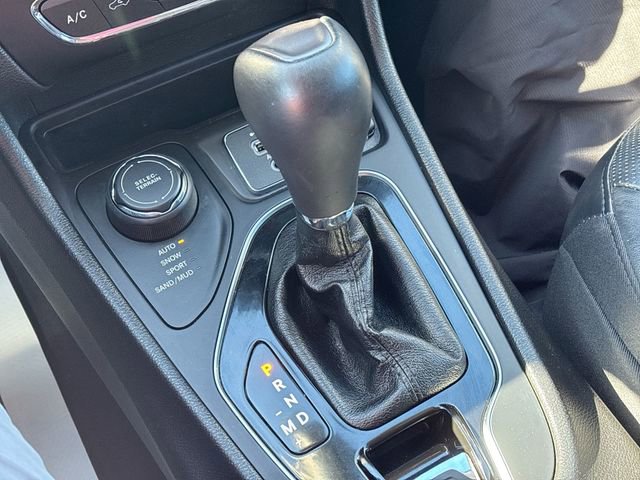 Used 2019 Jeep Cherokee Limited image 26