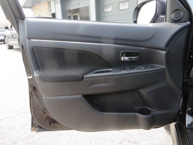 Used 2018 Mitsubishi Outlander Sport ES AWD/4WD image 8