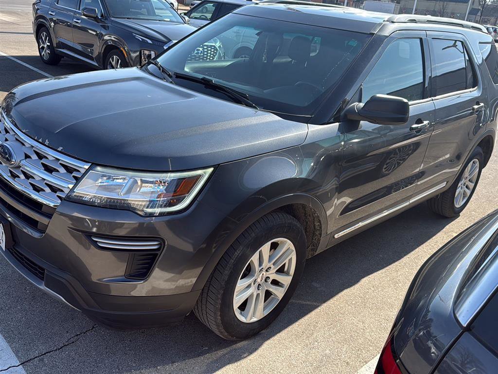 Used 2018 Ford Explorer XLT image 3
