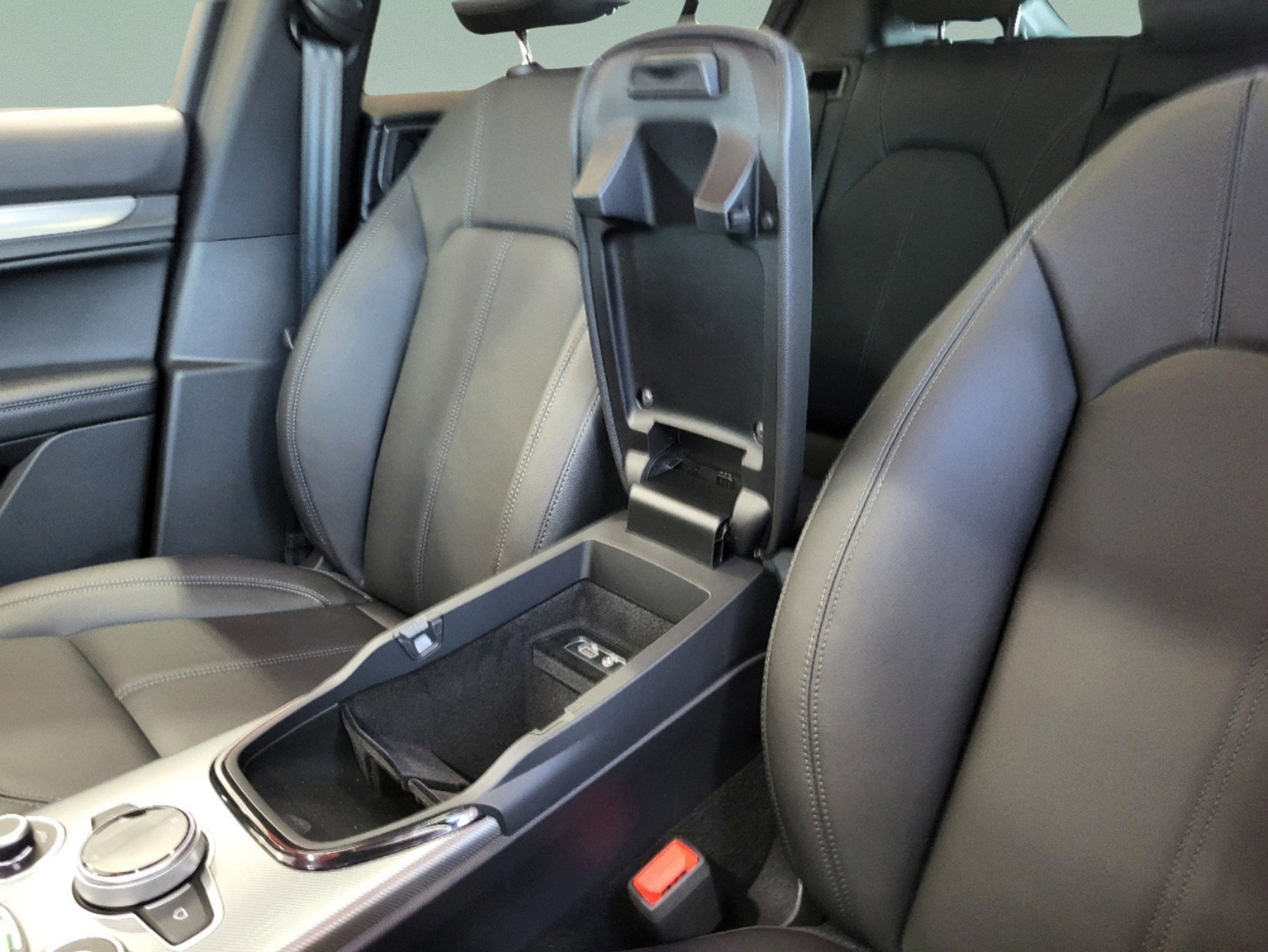New 2025 Alfa Romeo Stelvio Sprint AWD/4WD image 27