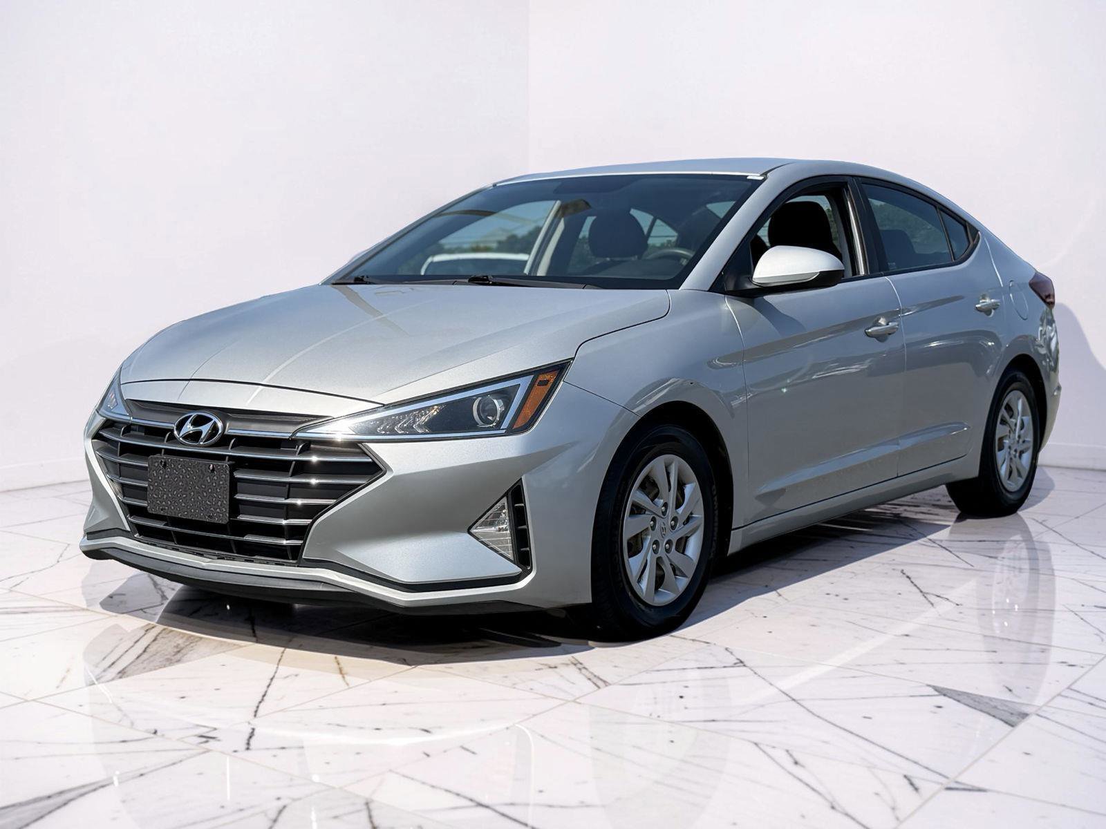 Used 2019 Hyundai Elantra SE w/ Cargo Package FWD image 4