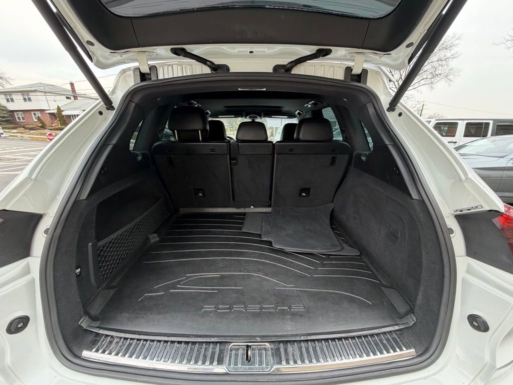 Used 2017 Porsche Cayenne Platinum Edition image 20