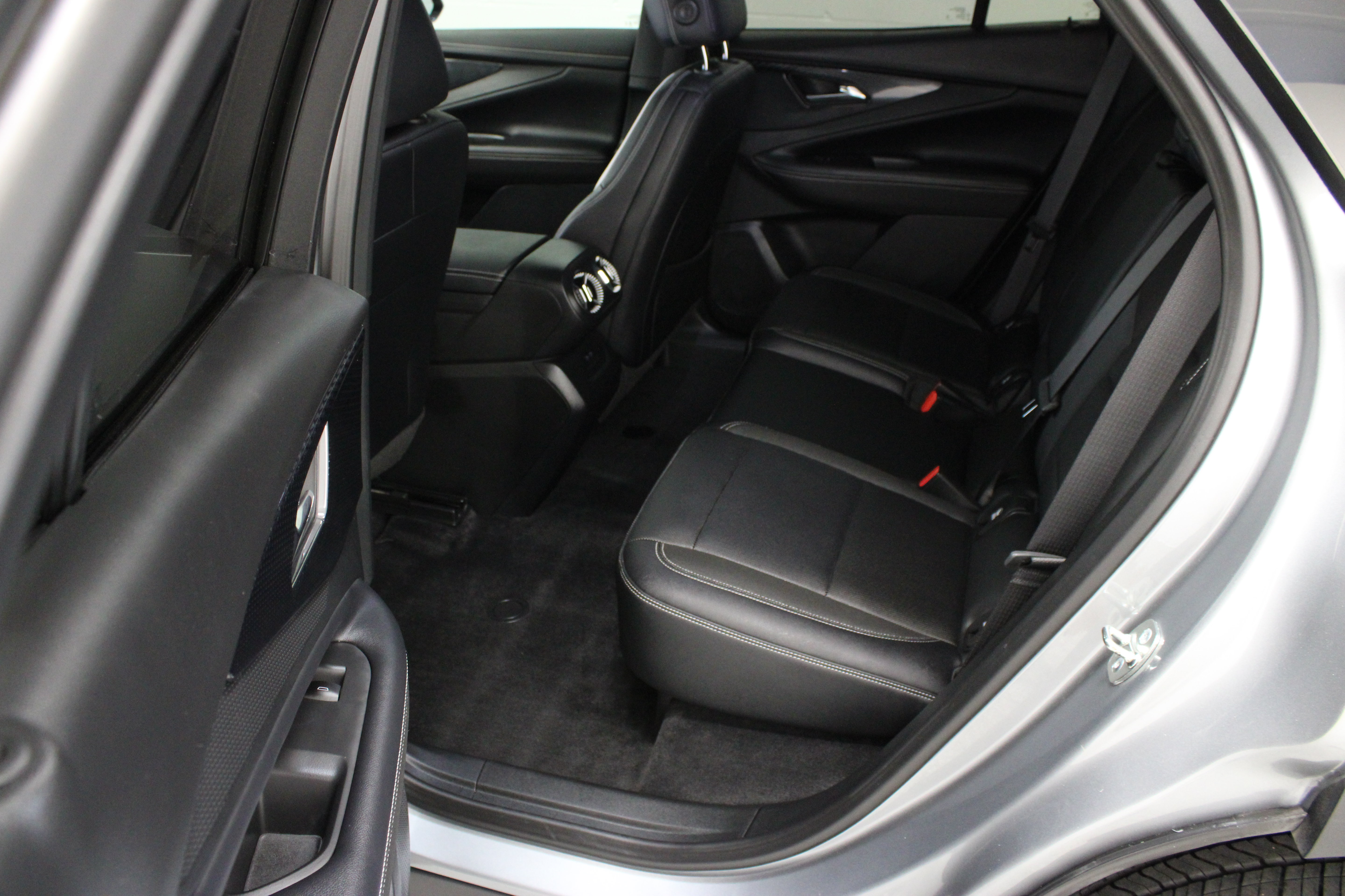 Used 2025 Chevrolet Blazer EV LT FWD image 28