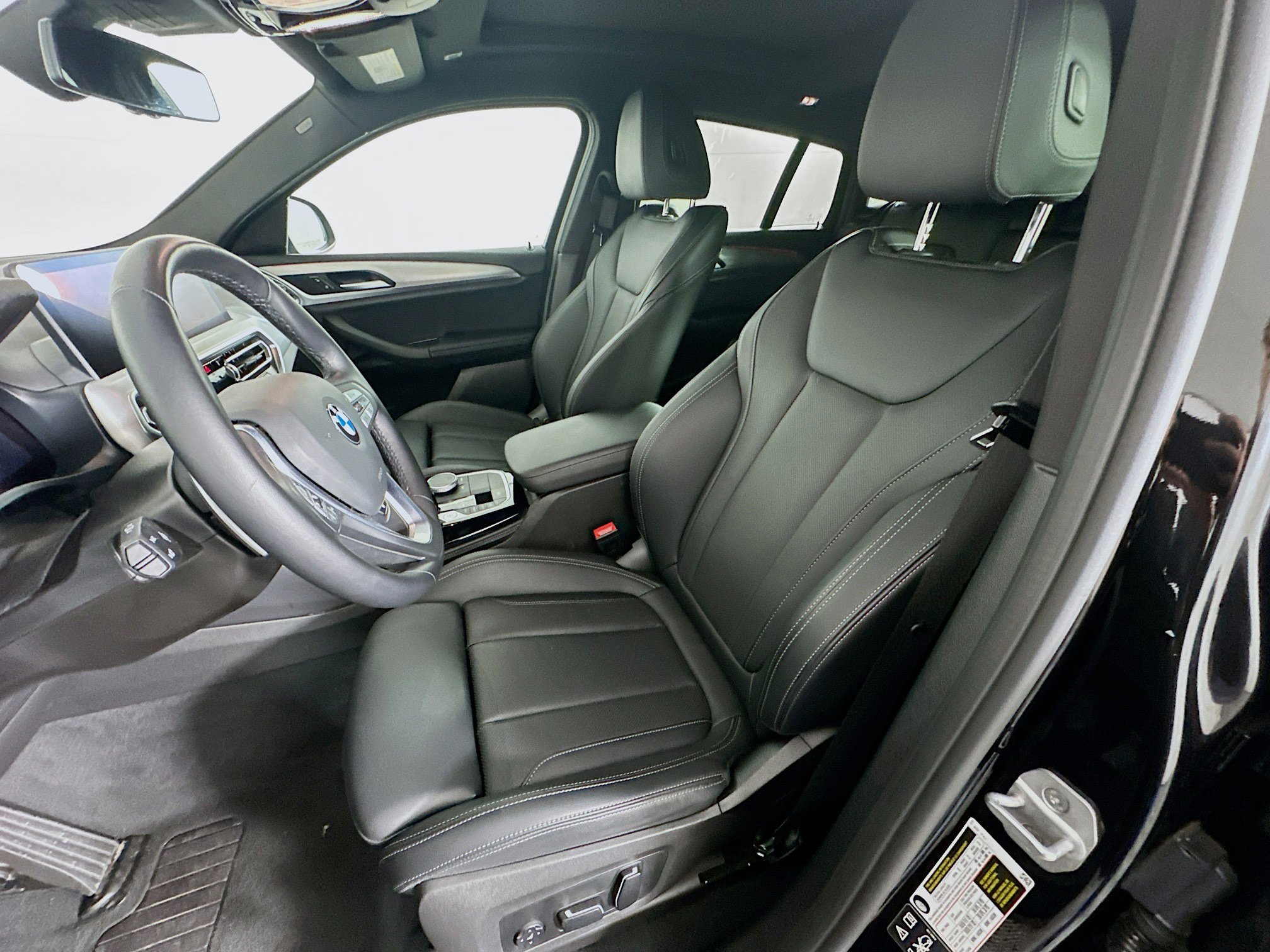 Used 2025 BMW X4 xDrive30i w/ Premium Package image 13