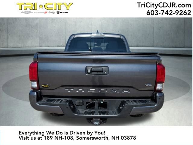 Used 2018 Toyota Tacoma TRD Off-Road w/ Technology Package image 4