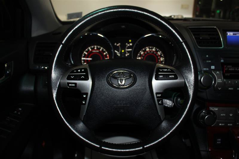 Used 2012 Toyota Highlander Limited w/ Tow Pkg AWD/4WD image 15