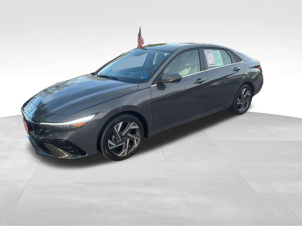 Used 2025 Hyundai Elantra Limited image 2