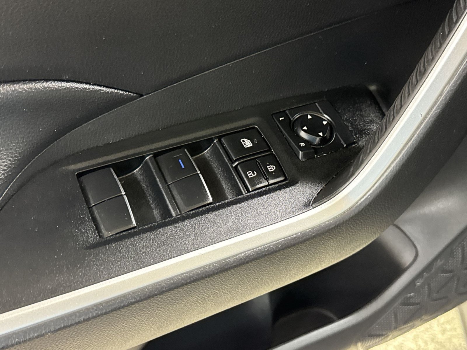 Used 2021 Toyota RAV4 XLE Premium AWD/4WD image 27