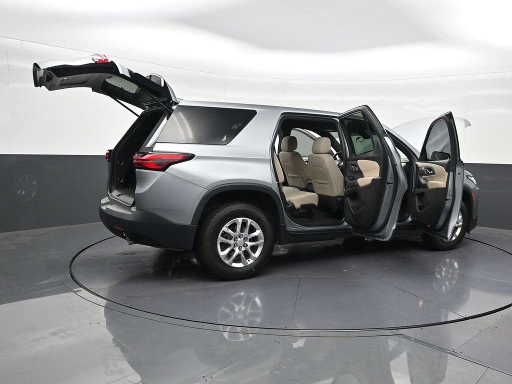 Used 2023 Chevrolet Traverse LS FWD image 32