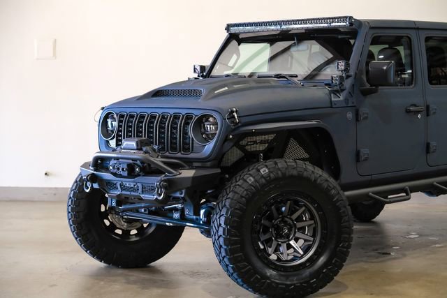 Used 2025 Jeep Gladiator Sport AWD/4WD image 6