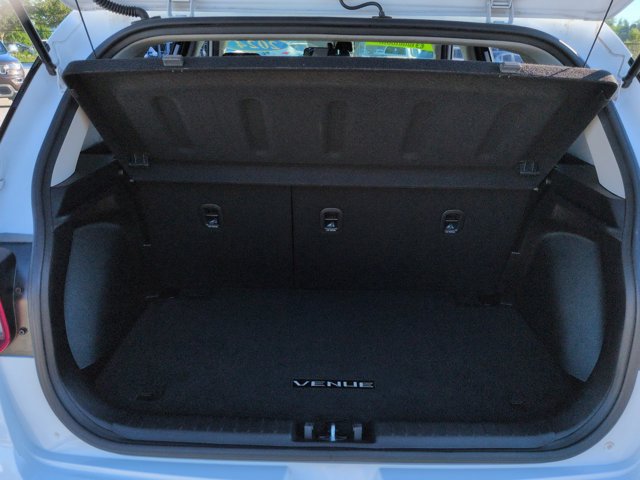 Used 2024 Hyundai Venue SEL FWD image 12