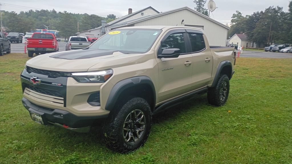 Used 2023 Chevrolet Colorado ZR2 w/ ZR2 Convenience Package III AWD/4WD image 3