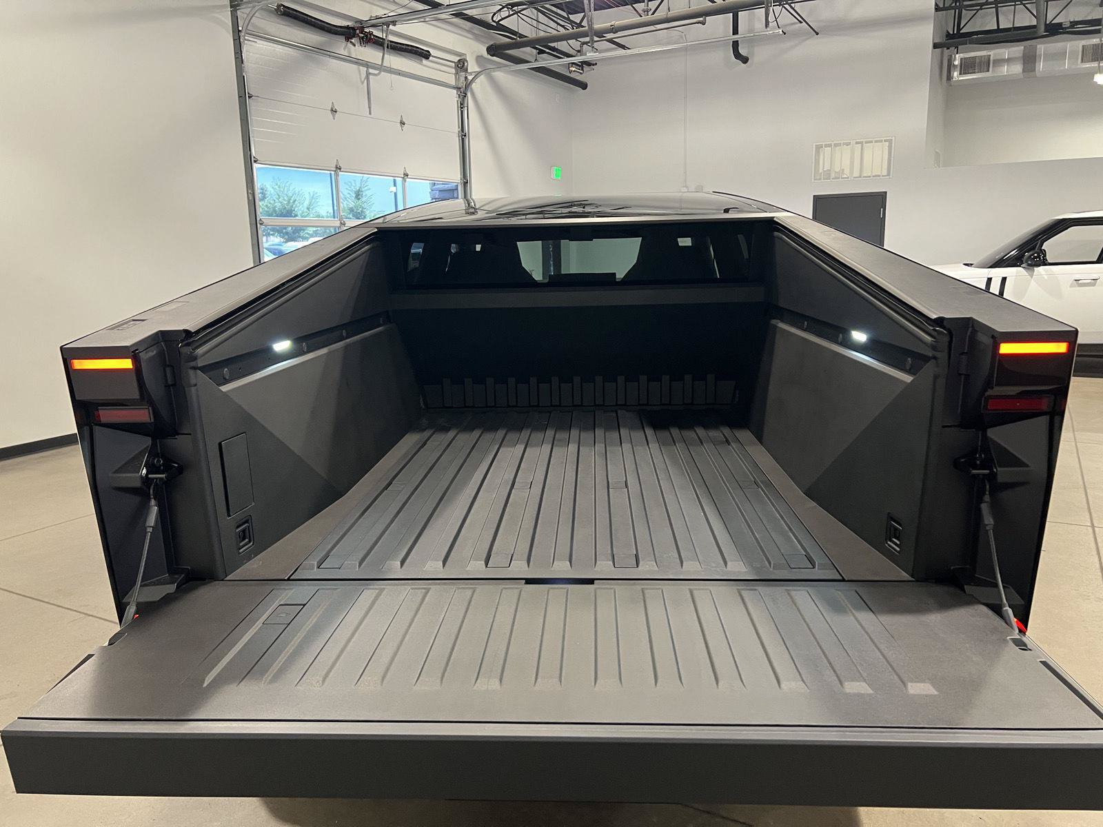 Used 2026 Tesla Cybertruck AWD Crew Cab image 37