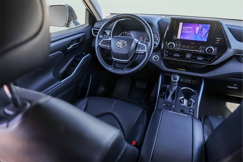 Used 2023 Toyota Highlander XLE image 30