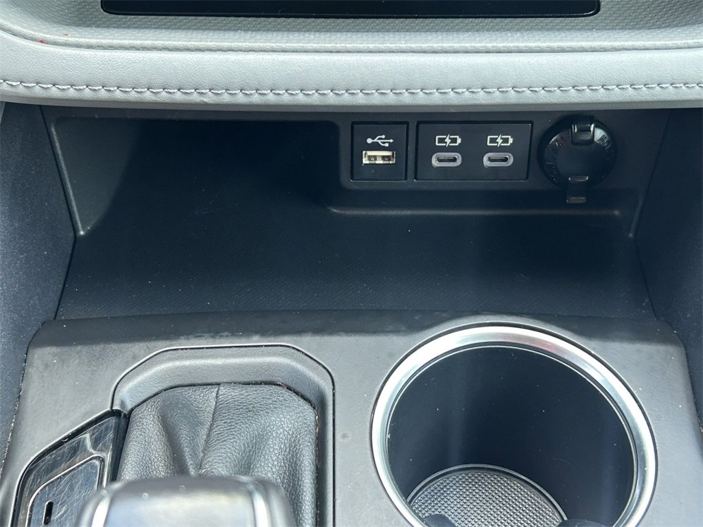 Certified 2023 Toyota Highlander XLE image 28