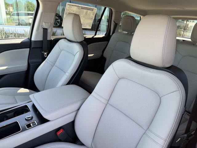 New 2026 Lincoln Aviator 2WD image 12