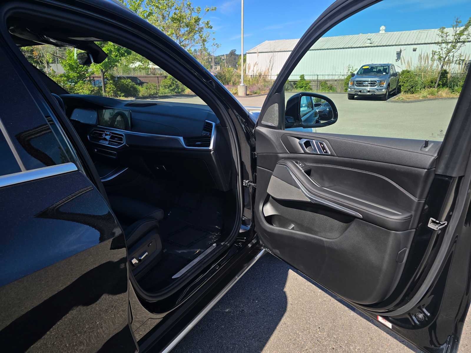 Used 2023 BMW X5 xDrive40i w/ Premium Package image 12