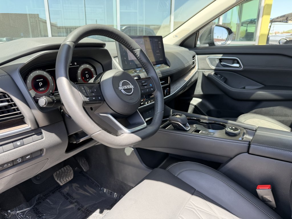 Used 2024 Nissan Rogue Platinum AWD/4WD image 33