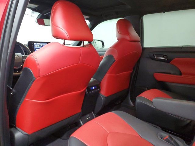 Used 2021 Toyota Highlander XSE FWD image 14