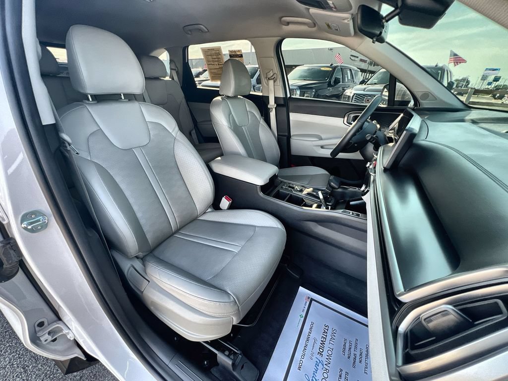 Used 2024 Kia Sorento S FWD image 25