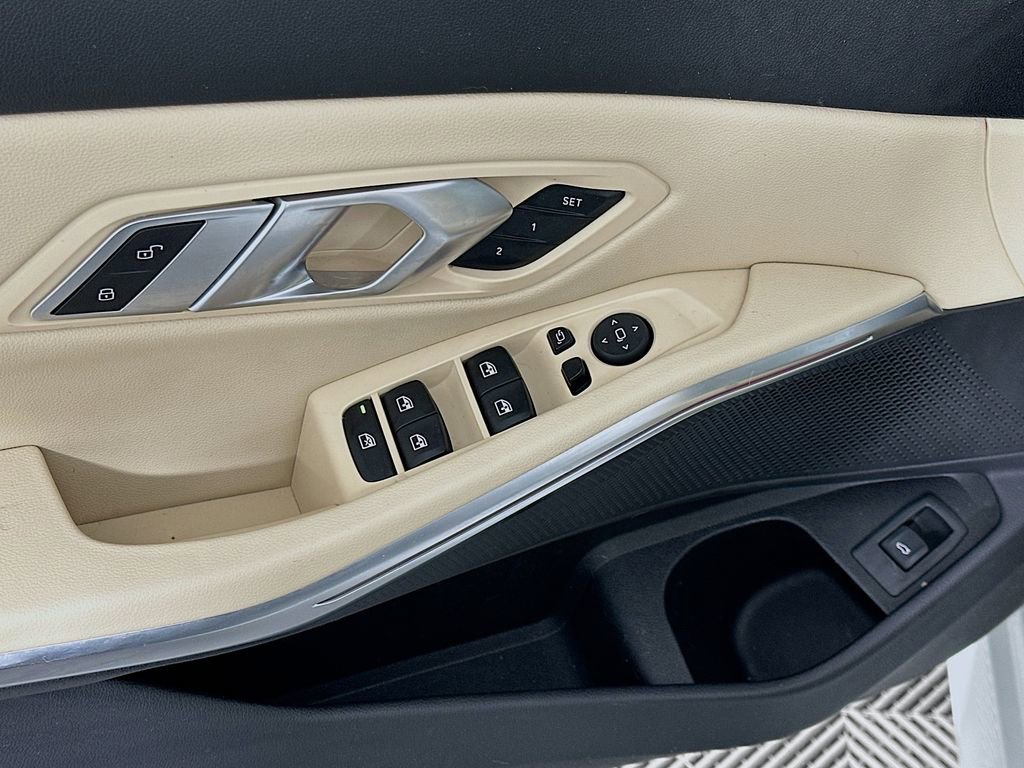 Used 2022 BMW 330i Sedan w/ M Sport Package image 18