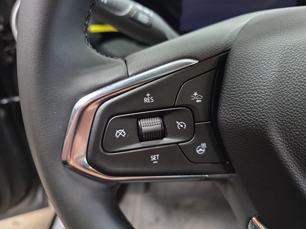 Certified 2024 Chevrolet Trax ACTIV w/ Sunroof Package image 17