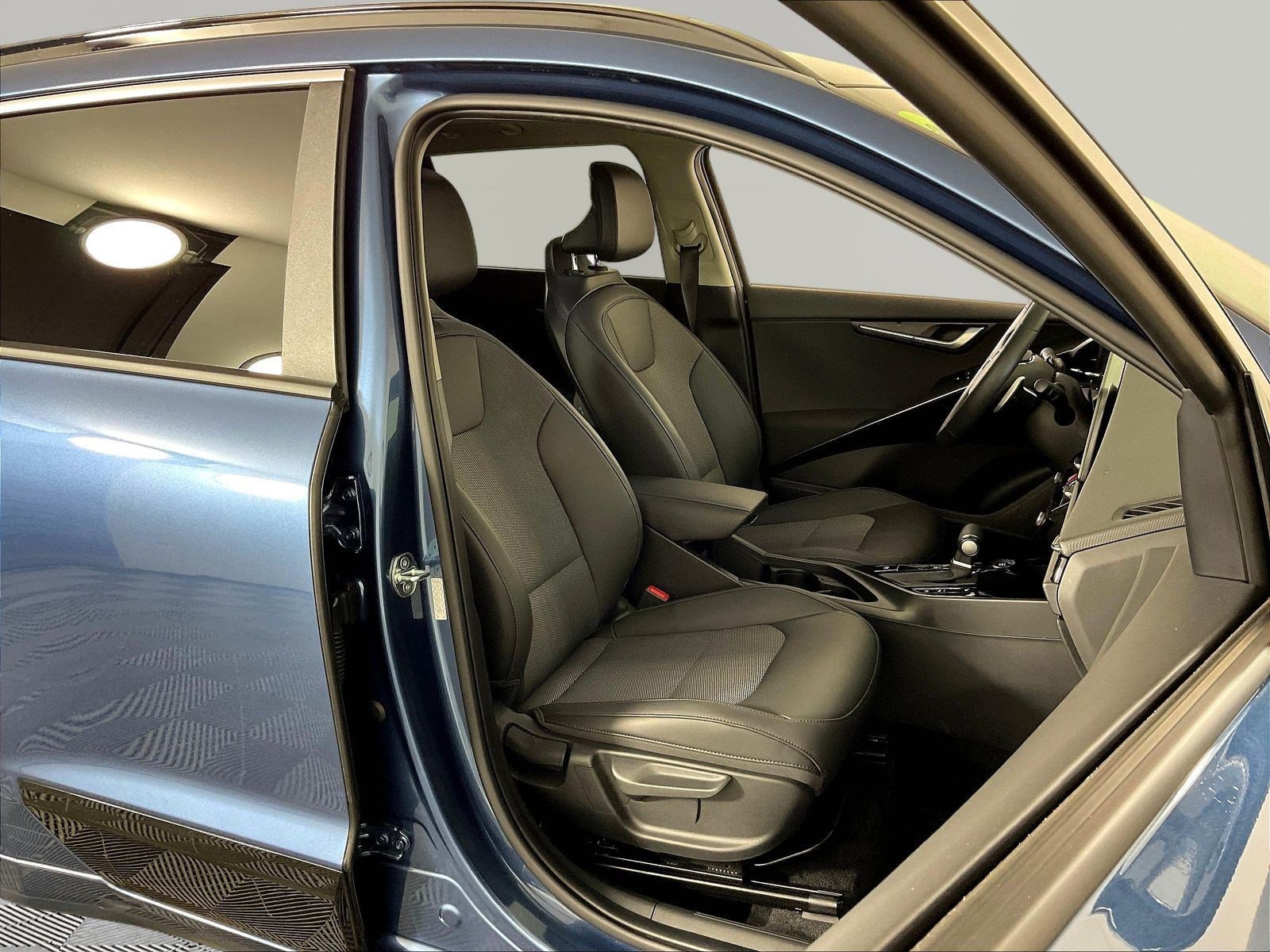 Used 2023 Kia Niro EX Touring FWD image 29