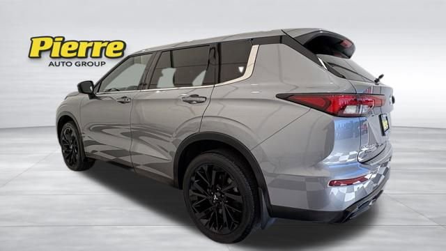 Used 2023 Mitsubishi Outlander SE AWD/4WD image 2