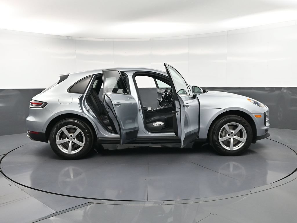Certified 2020 Porsche Macan AWD/4WD image 34